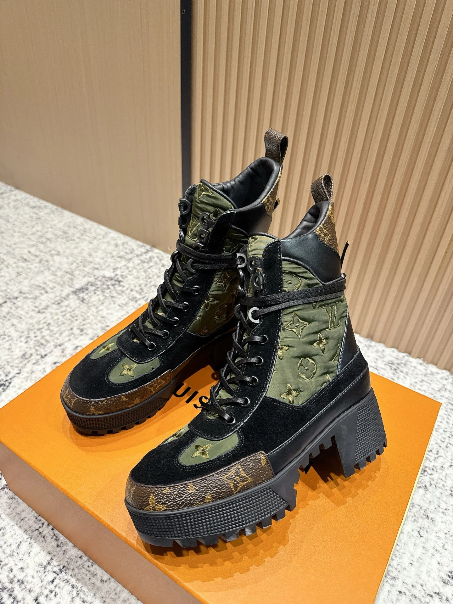 COCO-- 8V 1A95UB cowhide Heel height ：7cm Waterproof：3.5cm item:E-X362J2910